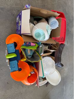 **FREE** TOYS/BOTTLES/BABY STUFF