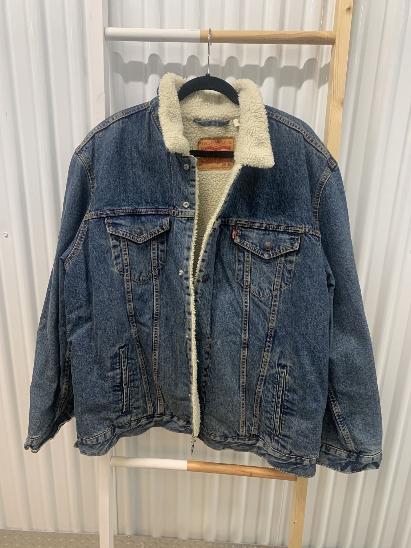 Great Condition Levi’s Sherpa Lined Denim Jacket