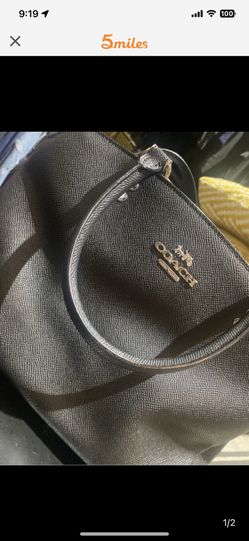 Authentic COACH HANDBAG /crossbody Black Leather Gorgeous Like New 