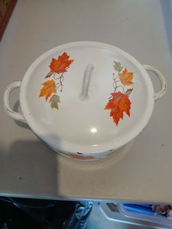 VINTAGE DESCOWARE CAST IRON DISH