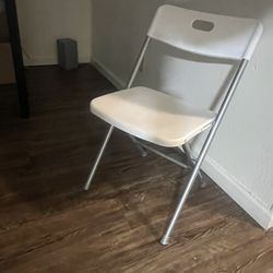 Foldable white chair
