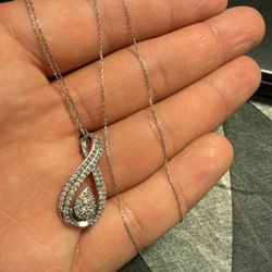 10k White Gold Womens Infinity Loop Necklace