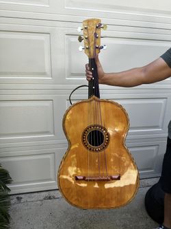 Mariachi Guitarrón
