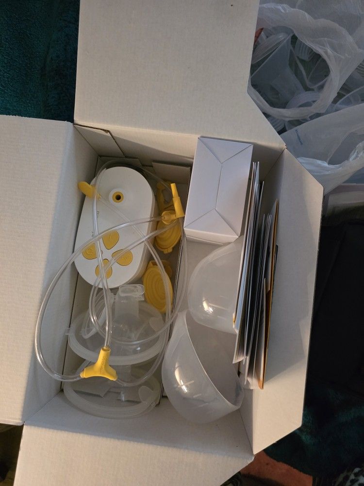 2 Breast Pumps