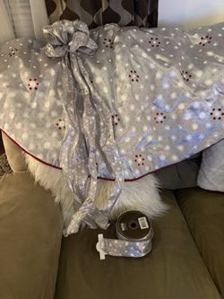 New Christmas Tree Skirt, Tree Topper Bow And 25 Ft Of Ribbon