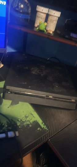 PlayStation 4 with 2k25 and also gta 5 and controller
