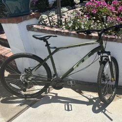 GT Adult Aggressor Pro Mountain Bike