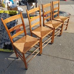 4 Nice Mule Ear Ladder Back Chairs