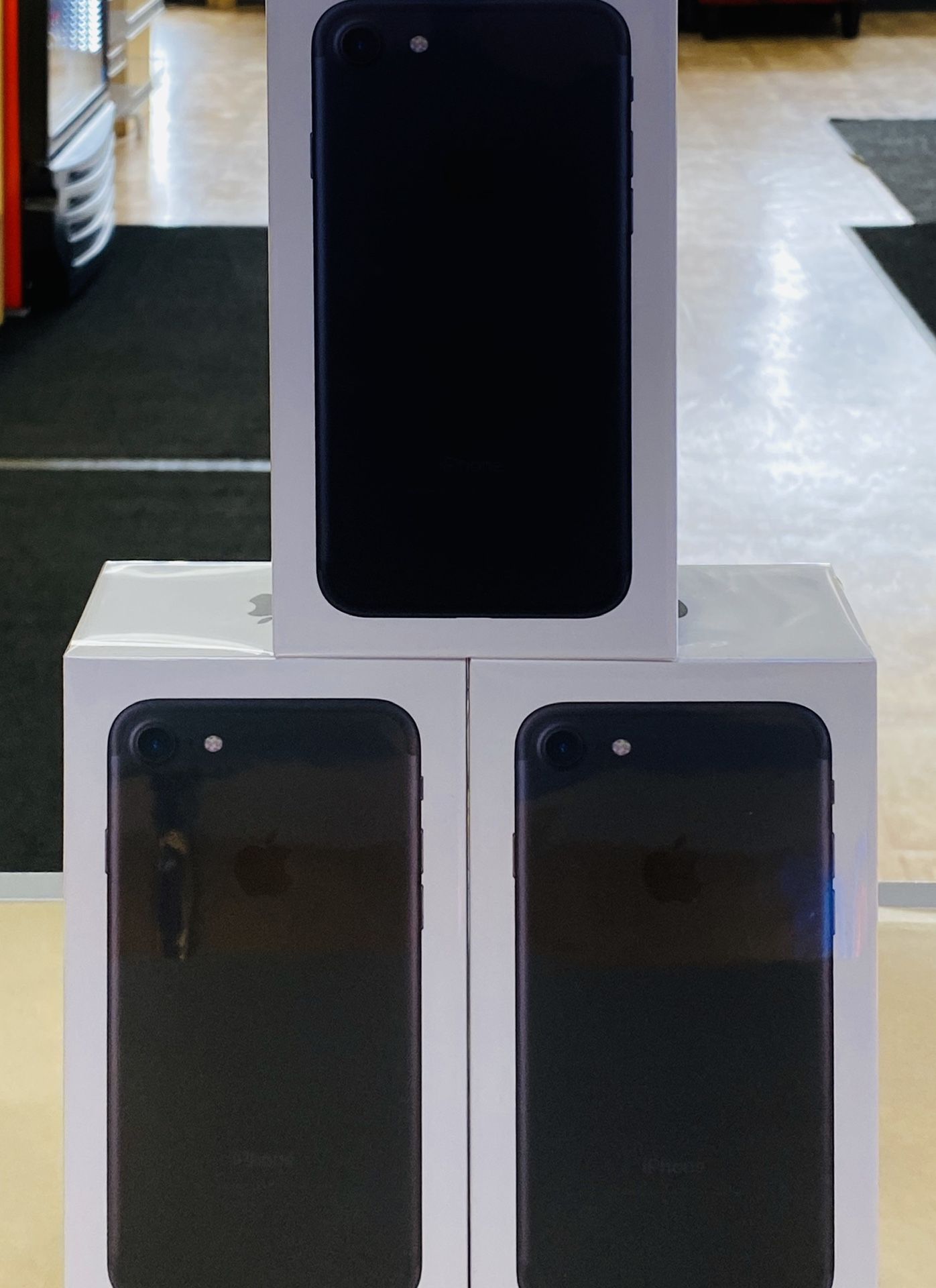 iPhone 7 32gb brand new in box for boost mobile,price includes phone first month of service and activation fee! This is only for new or port in custo