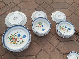 Dinner plates set
