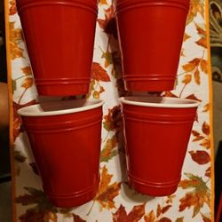 $4 SET OF 4 PLASTIC SOLO CUPS