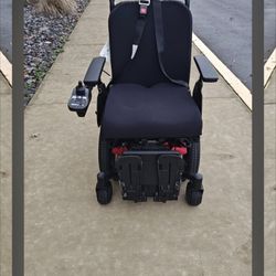 Quantum Heavy Duty Reclining Powerchair 
