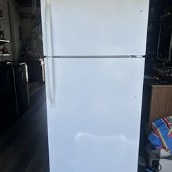 Refrigerator/ Refrigerador