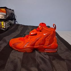 Brand New And Original Men's Nike Air Max's Diamond Turf Sneakers Sizes 10