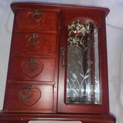 Vintage Jewelry Box ! 