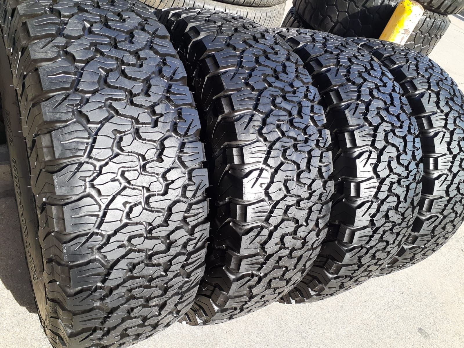 Rines Para JEEP WRANGLER 5 virlos con llantas 285/70 R 17 99% d nuevo