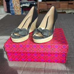 Tory Burch Dory 85 Black Canvas Bow Gold Reva Platform Espadrille Wedges (Size 7)