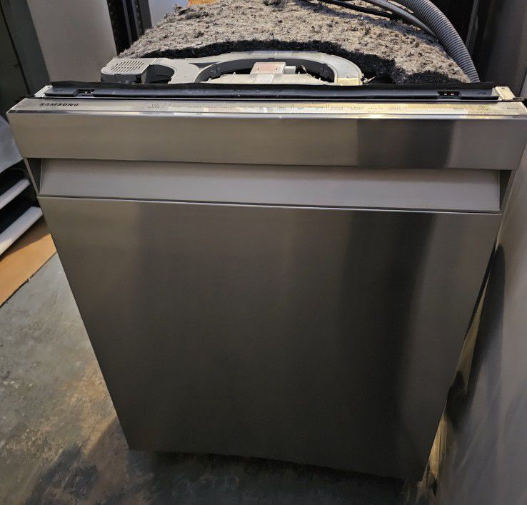 SAMSUNG  STAINLESS STEEL DISHWASHER WITH INTERIOR STAINLESS STEEL TOO AND  3 RACKS.....$ 300
