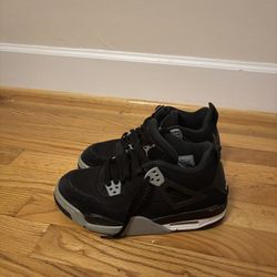black jordan 4s