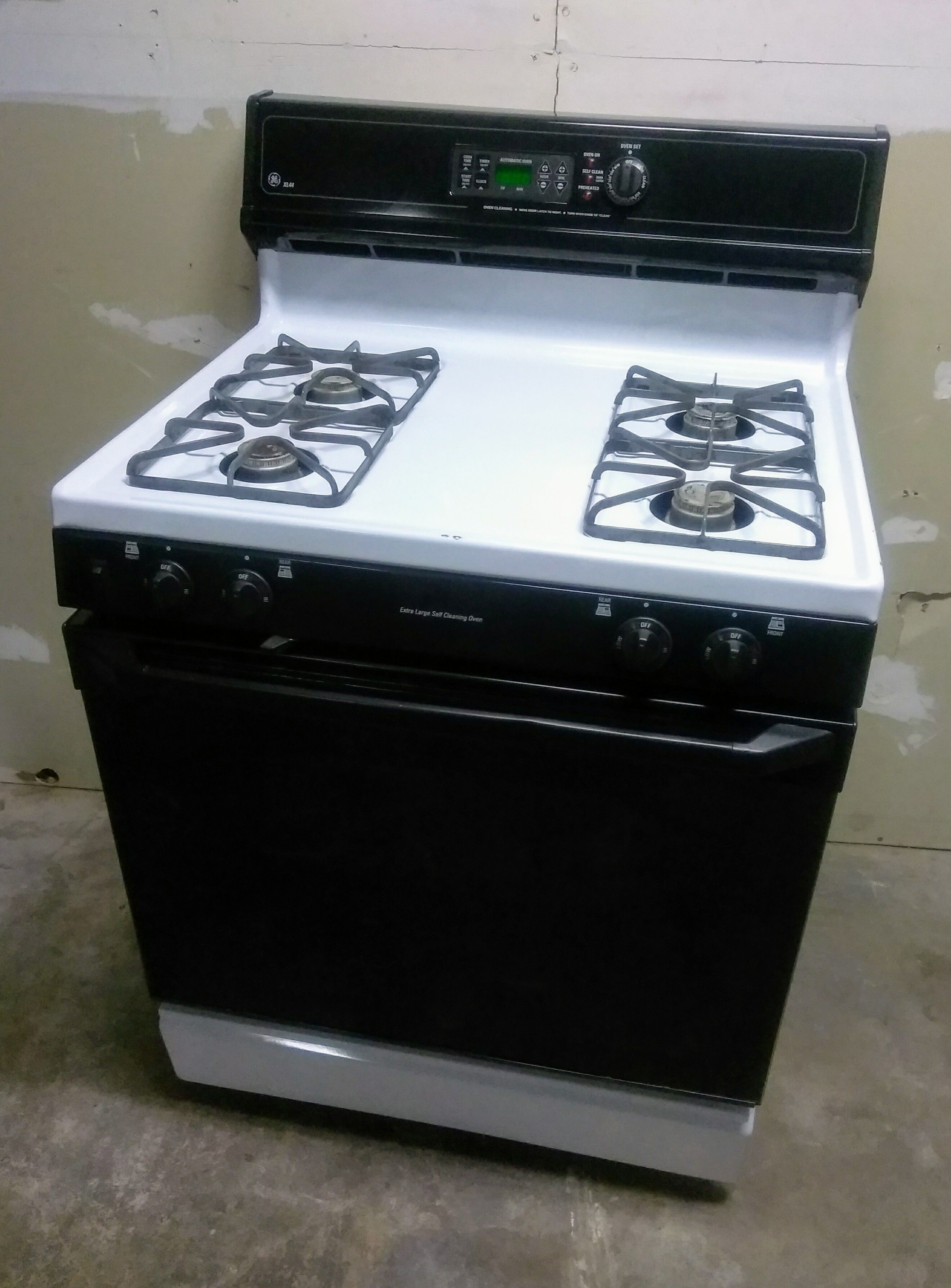 GE XL44 Self Cleaning Gas Stove *Good Condition/ Will Deliver*