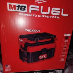 Milwaukee M18 Fuel Pack Out 2.5 Wet Dry Vacuum