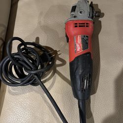Milwaukee 6130-33 120V AC 7 Amp 4-1/2" Small Angle Grinder, VG (R-J)
