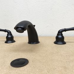 New $30 Oil Rubbed Bronze 3pcs Widespread Bathroom Faucet with Popup Drain and Water hose 