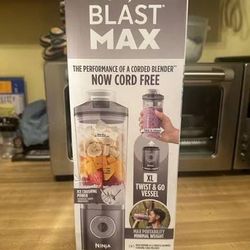 Ninja blast Max 22oz. Portable blender Sea glass green