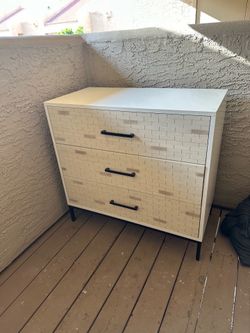 Dresser 3 Drawers