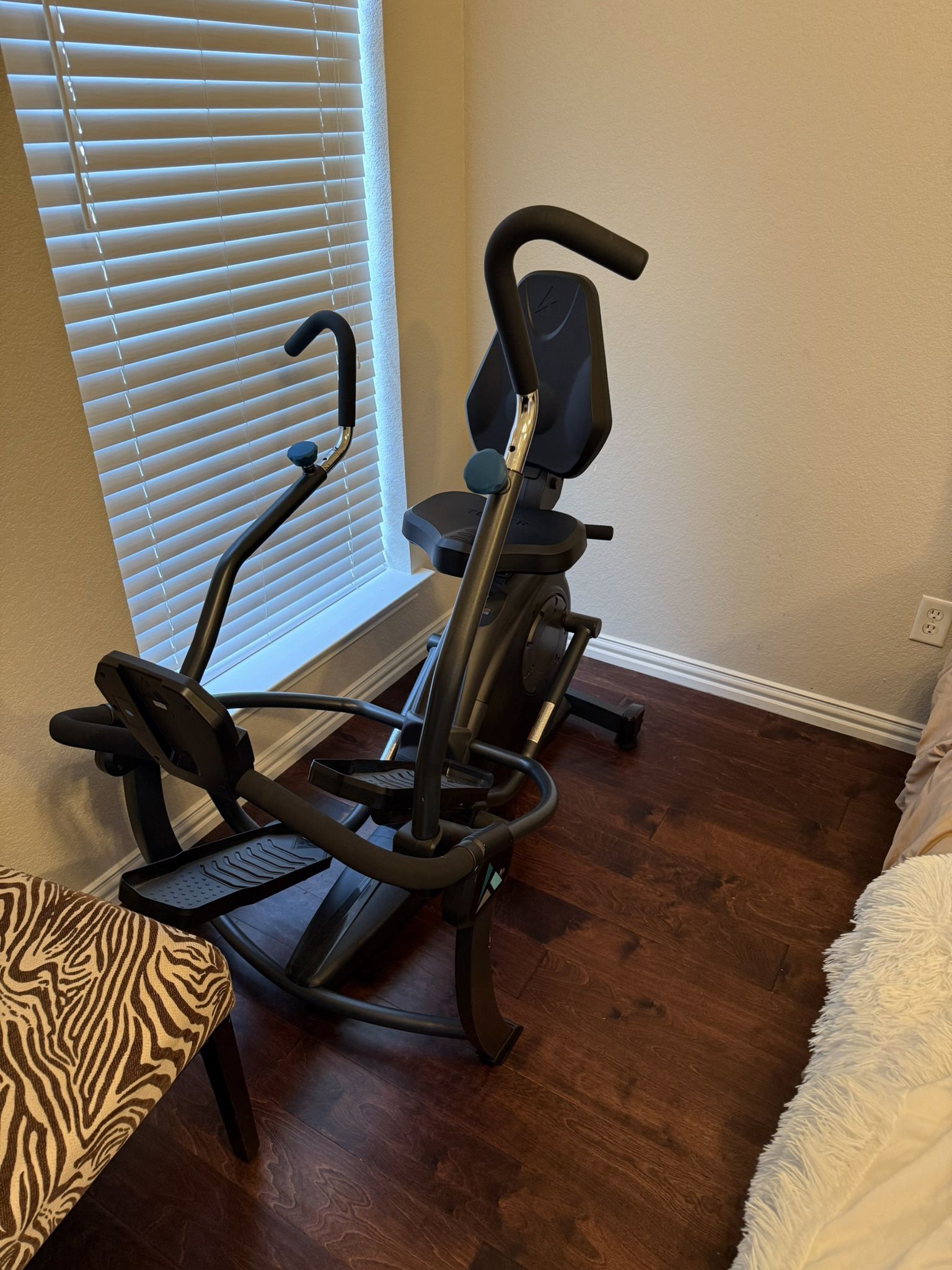 Teeter FreeStep recumbent cross trainer