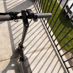 Electric scooter 