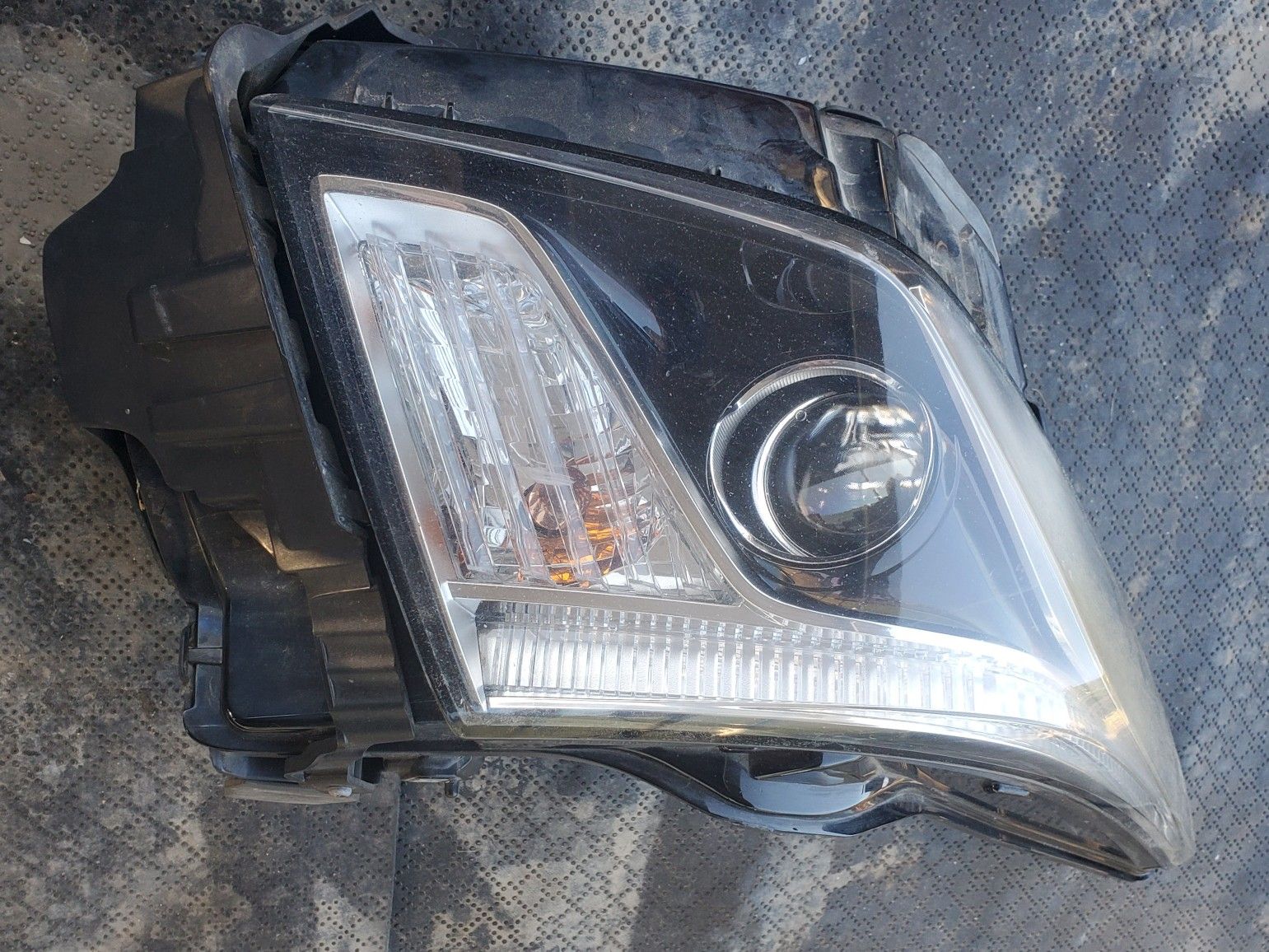 Cadillac ats headlight and fender