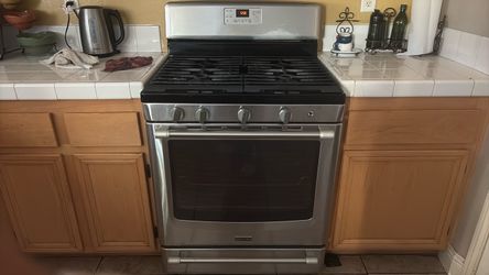 MAYTAG stove