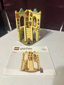 LEGO Harry Potter 40577 Set changing staircase Includes mini-figure and instruction booklet.