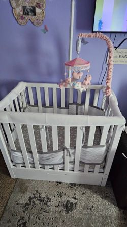 Mini crib with drawer hardly used
