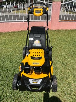 DEWALT 21 in. 196cc E-GOV Engine 3-in-1 Gas RWD Self-Propelled Lawn Mower with High Rear Wheels