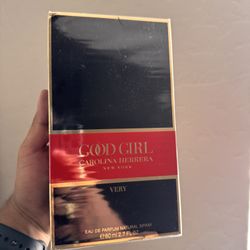 Very Good Girl Carolina Herrera