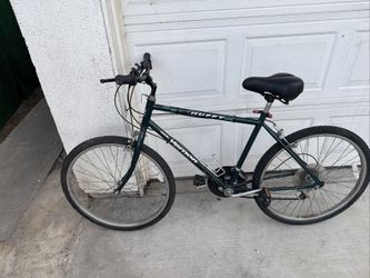 una bicicleta de montaña de la marca Huffy. La Tengo En Especial Por Solo $55.  