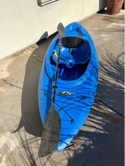8.5’ Solo Kayak with paddle