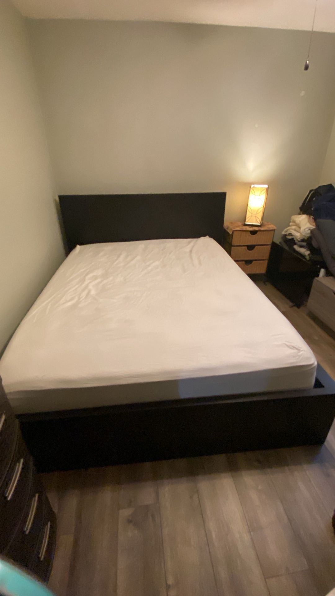 Pottery Barn Platform Queen Bed 