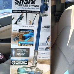 Shark s Vaccum Brand New In Box Never Opened