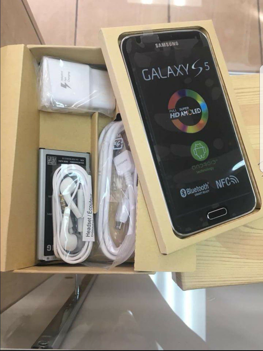 Samsung Galaxy S5. Factory Unlocked and Usable with Any Company Carrier SIM Any Country