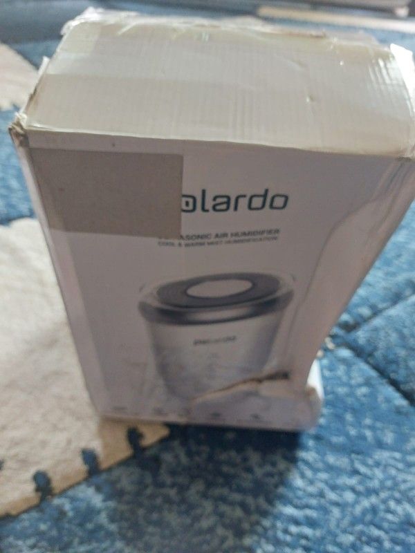 Ultrasonic air humidifier