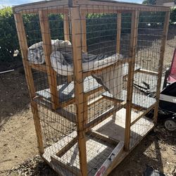 Cage well built with door on casters