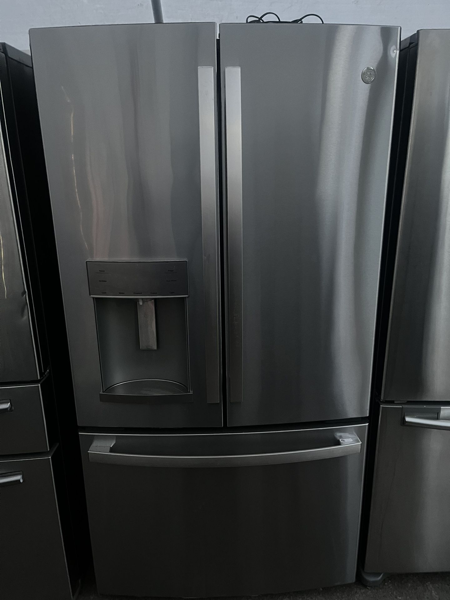 Refrigerador General Electric 3 Puertas Y Estufa LG De Gas