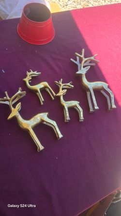 Metal holiday christmas reindeer