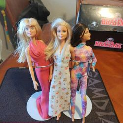 3- BARBIE'S & VINYL DUFFEL BAG- ( SEE ALL PICS).  $15.99 FOR ALL   PICK ⛏️ UP ONY