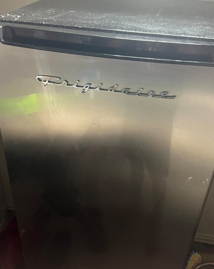 Frigidaire Refrigerator 