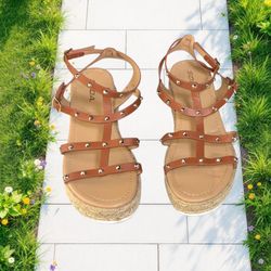 Soda Somehow Wedge Platform Ankle Strap Buckle Brown w Gold Studs Sandals Women 9