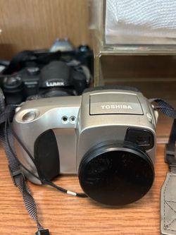 Toshiba PDR-M5 2.1MP Digital Camera